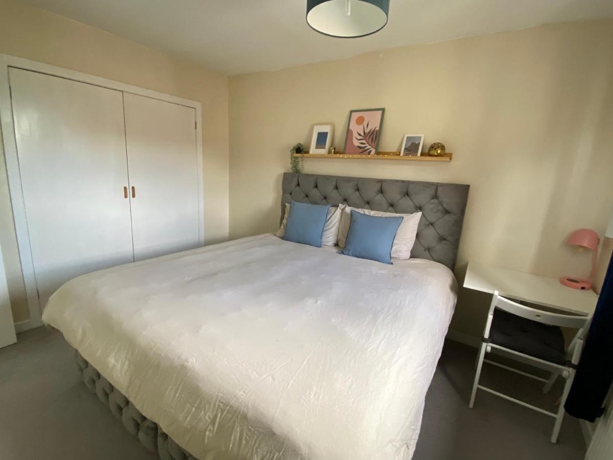 Cozy Bedroom In Shared Accommodation With Free Parking Edimburgo Exterior foto
