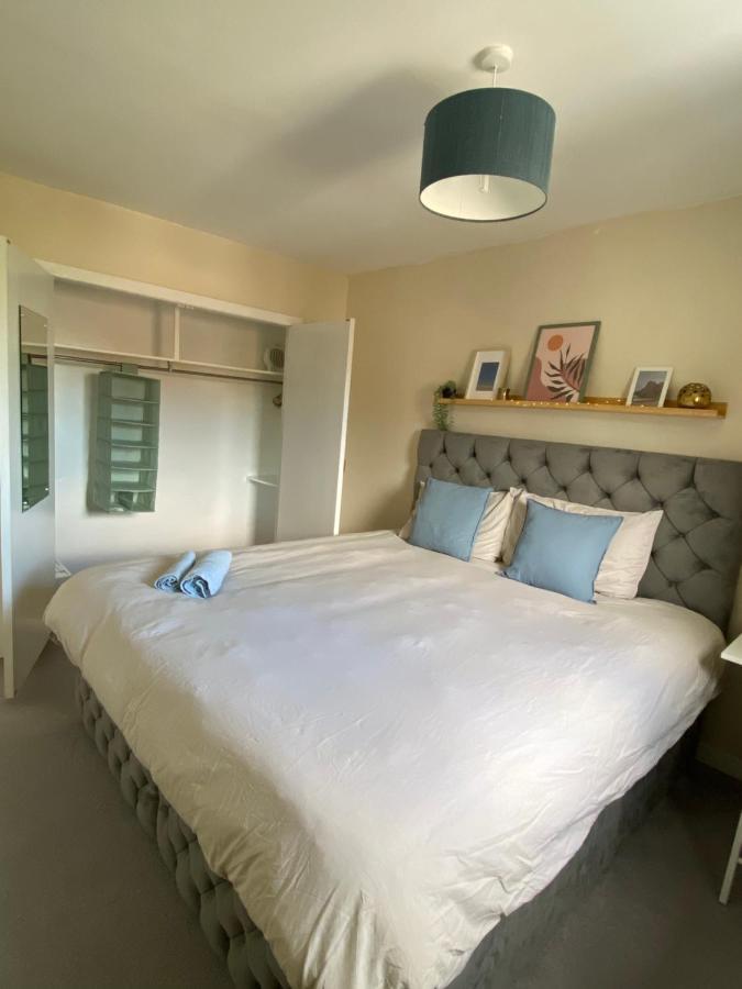 Cozy Bedroom In Shared Accommodation With Free Parking Edimburgo Exterior foto
