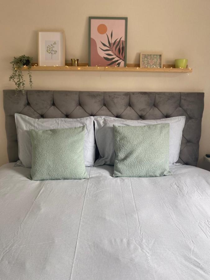Cozy Bedroom In Shared Accommodation With Free Parking Edimburgo Exterior foto