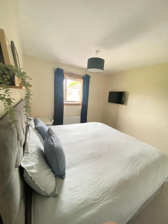 Cozy Bedroom In Shared Accommodation With Free Parking Edimburgo Exterior foto