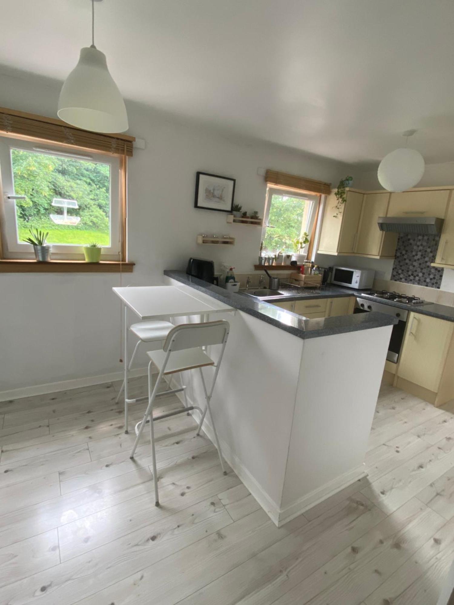Cozy Bedroom In Shared Accommodation With Free Parking Edimburgo Exterior foto
